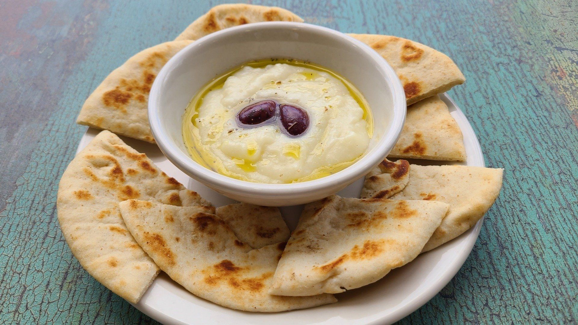 Tzatziki dip pita